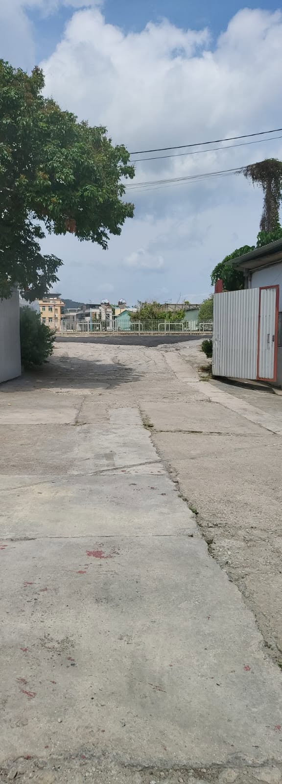 元朗公庵路倉地